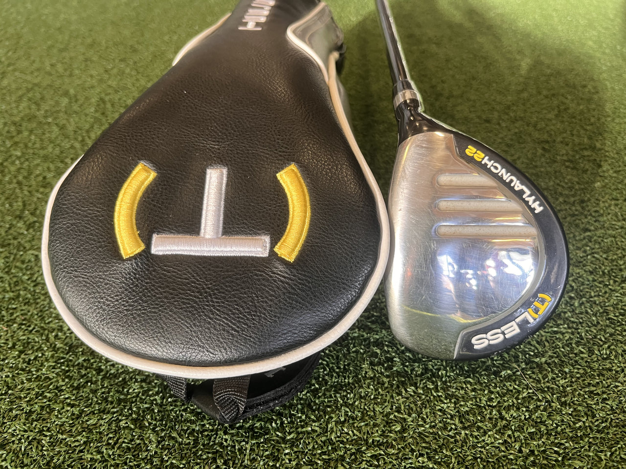 TeeLess 22° 4 Hybrid With Headcover