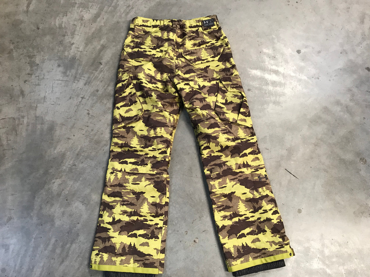 Under Armour Storm Snow Pants Size- Medium *Like New*
