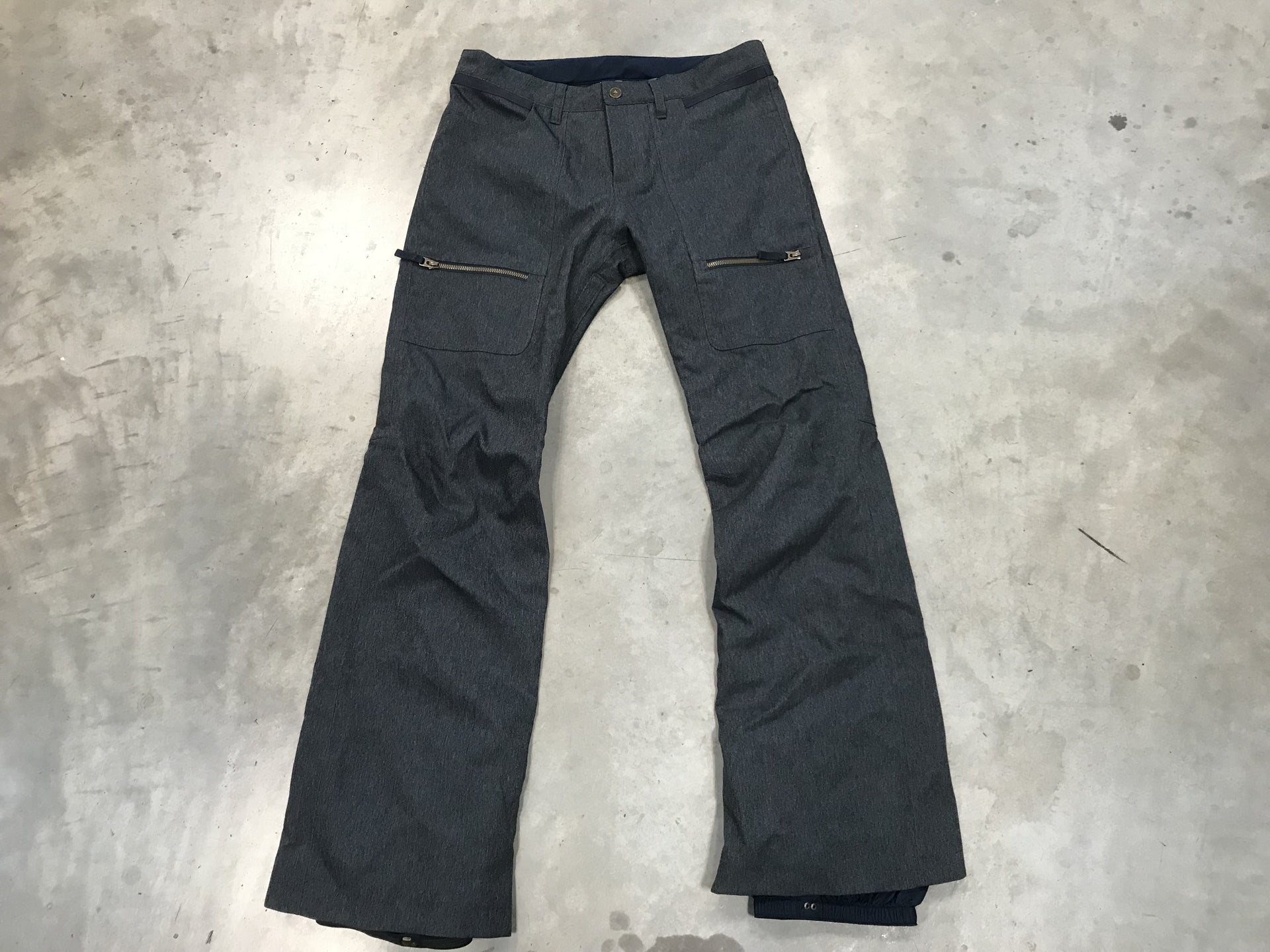 Burton Women's Snow Pants Size- Small Condition-9 Snowboard/Ski Bottoms Women's Recreation Station NZ