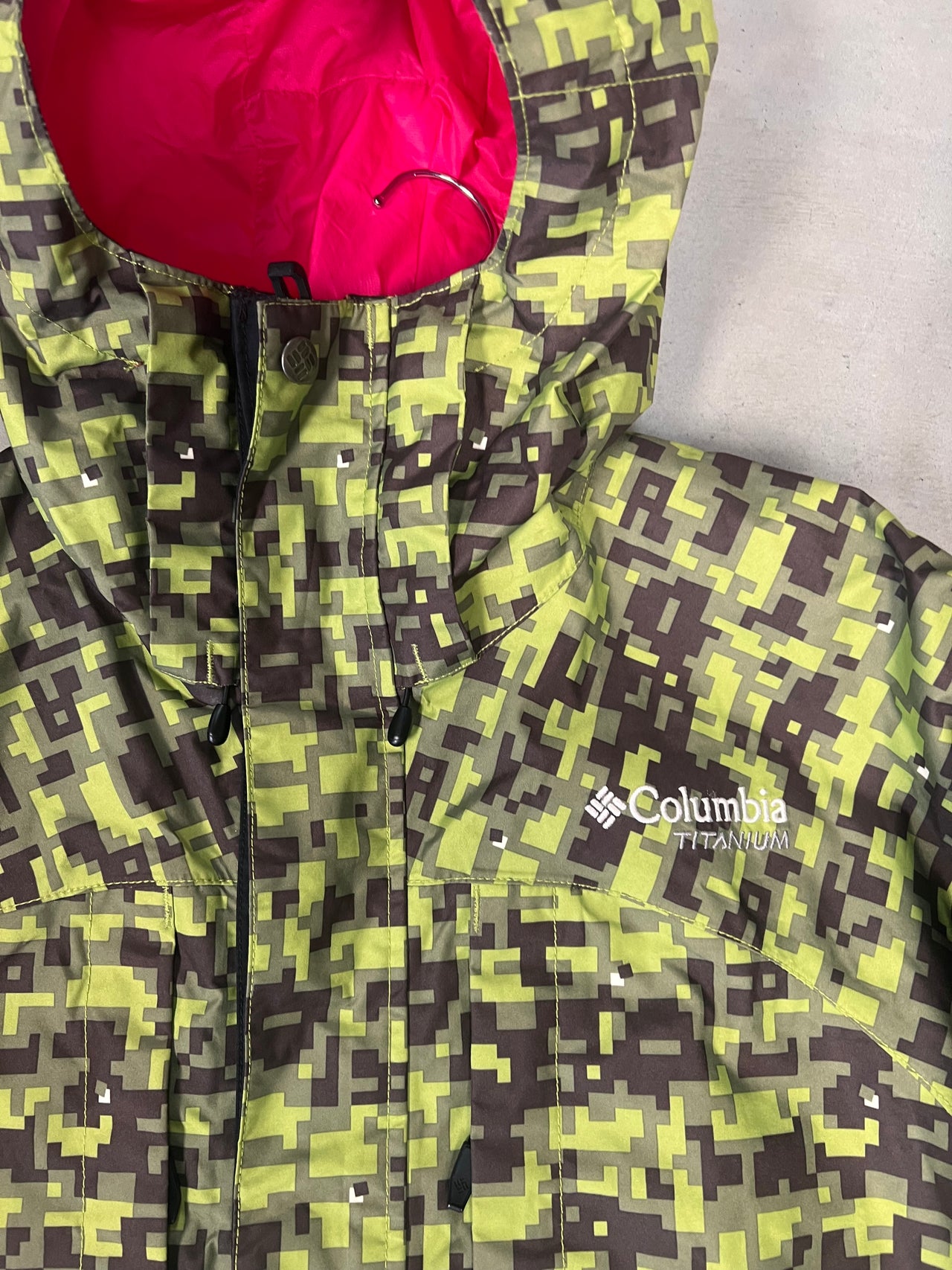 Columbia Mens Snow Jacket Size- Medium *Excellent Condition*