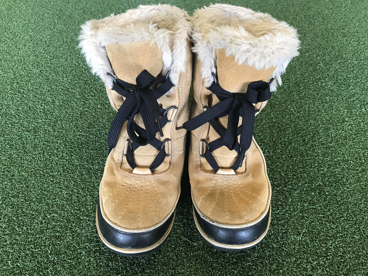 Sorel Loll Up Women's Snow Boots Size- US 6 Condition- 7.5