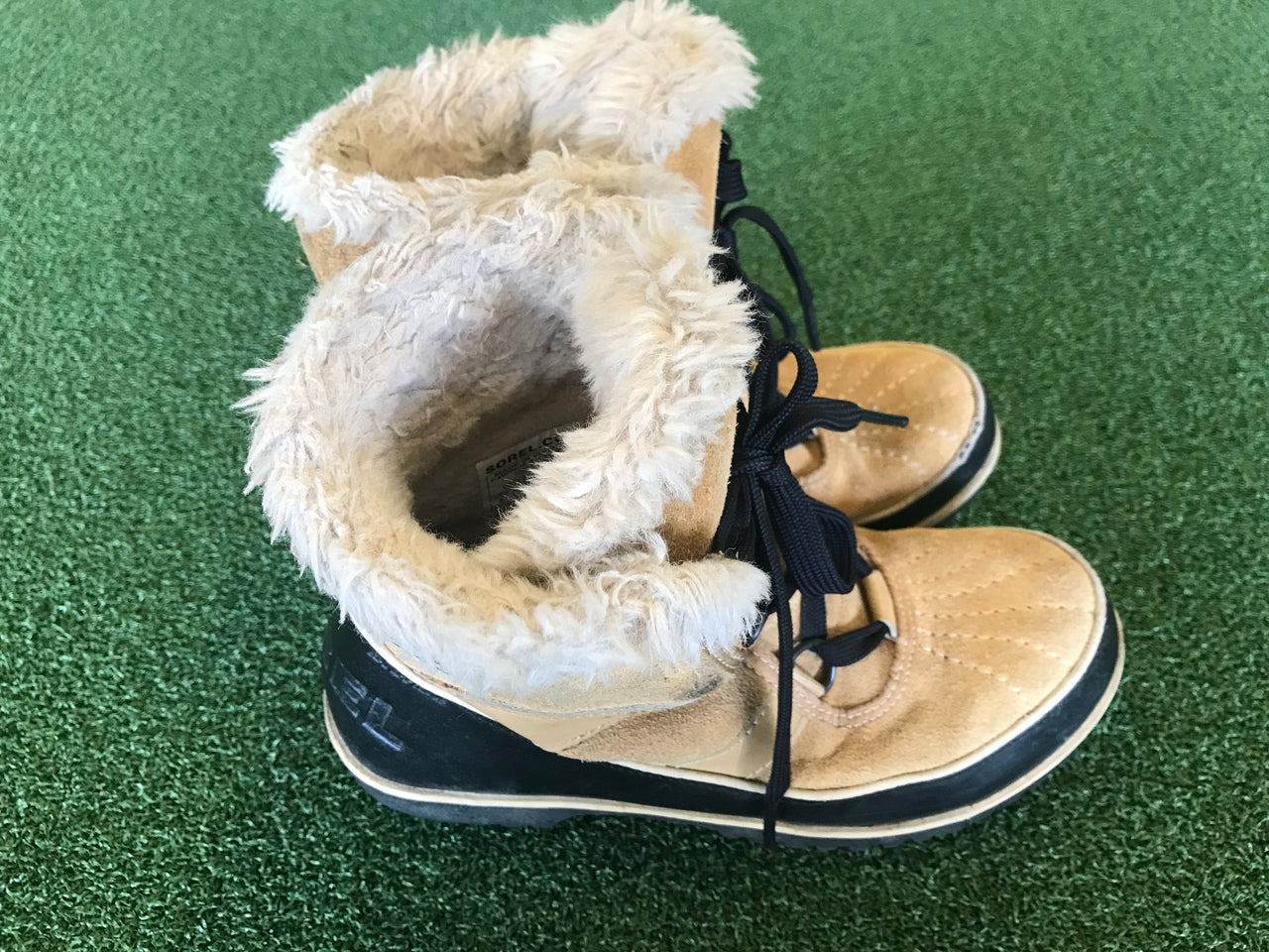 Sorel Loll Up Women's Snow Boots Size- US 6 Condition- 7.5