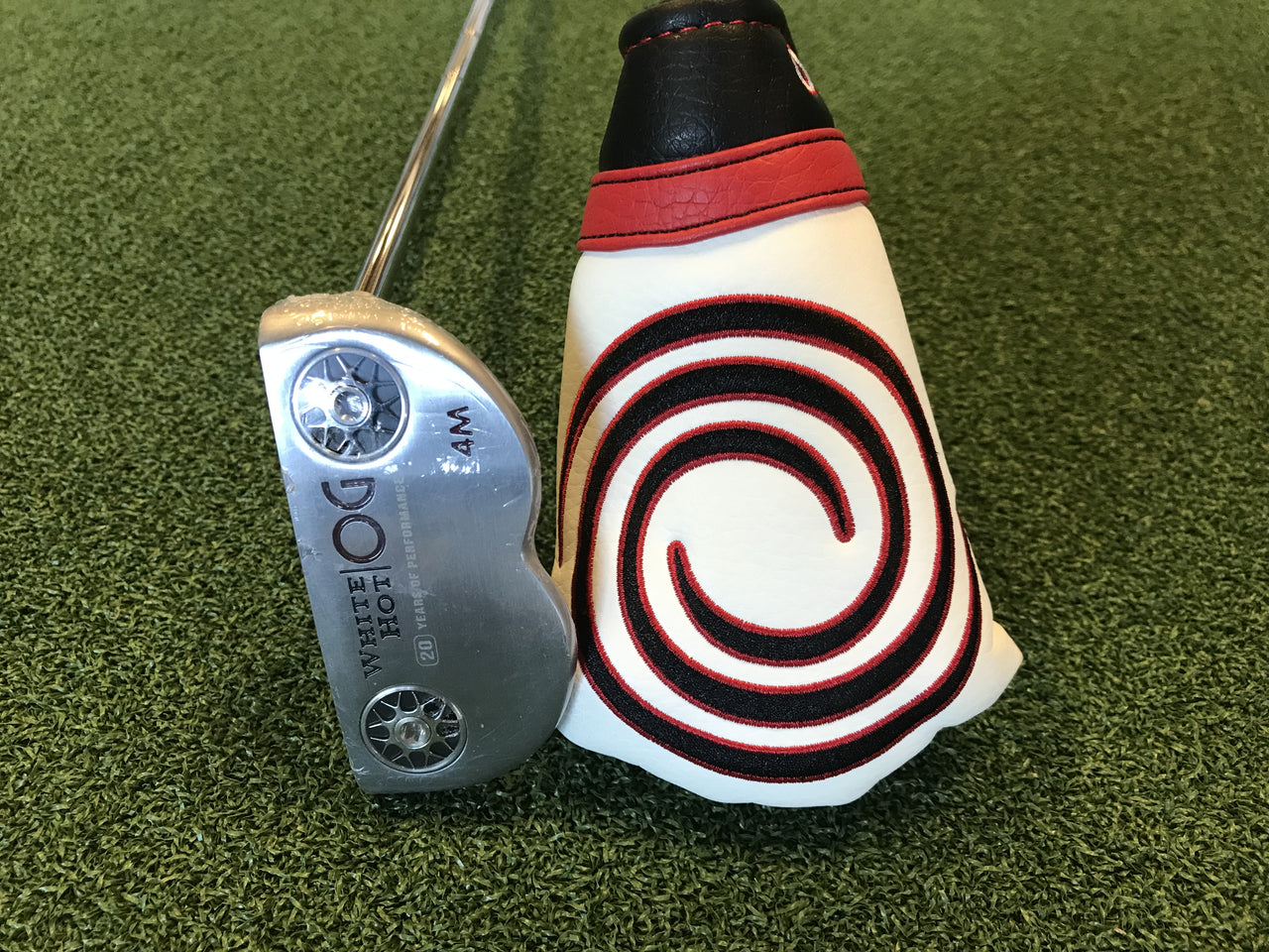 *New* Odyssey White Hot OG 4M 34" Putter With Headcover