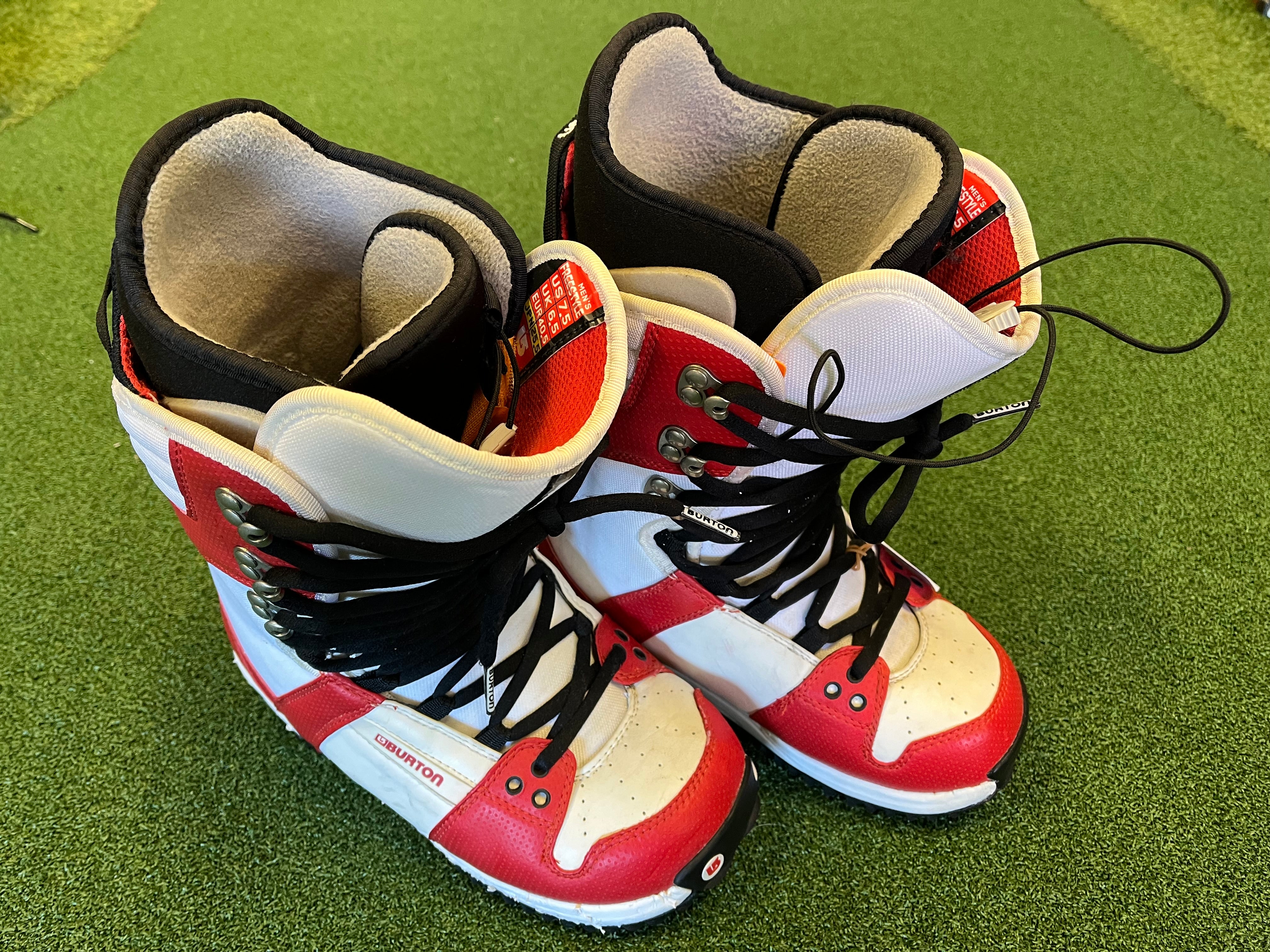ROME limited YOSH 153×BURTON FREESTYLE M Burton Freestyle 25.5cm US7.5 Snowboard Boots with Traditional Laces *