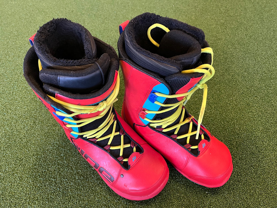 Rise Triad 27cm US9 Snowboard Boots with Traditional Laces *Like New*