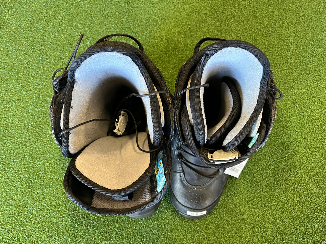 Burton Moto SZ 23cm US6 Snowboard Boots with Speed Lacing *Excellent Condition*