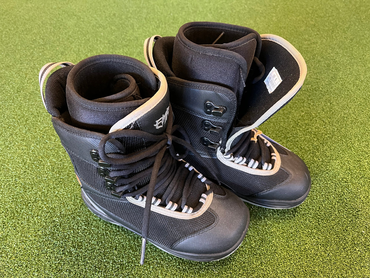 Empire 24cm US6 Snowboard Boot with Laces *Like New*