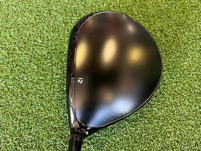 2022 TaylorMade Stealth Plus + 10.5° Driver With Headcover
