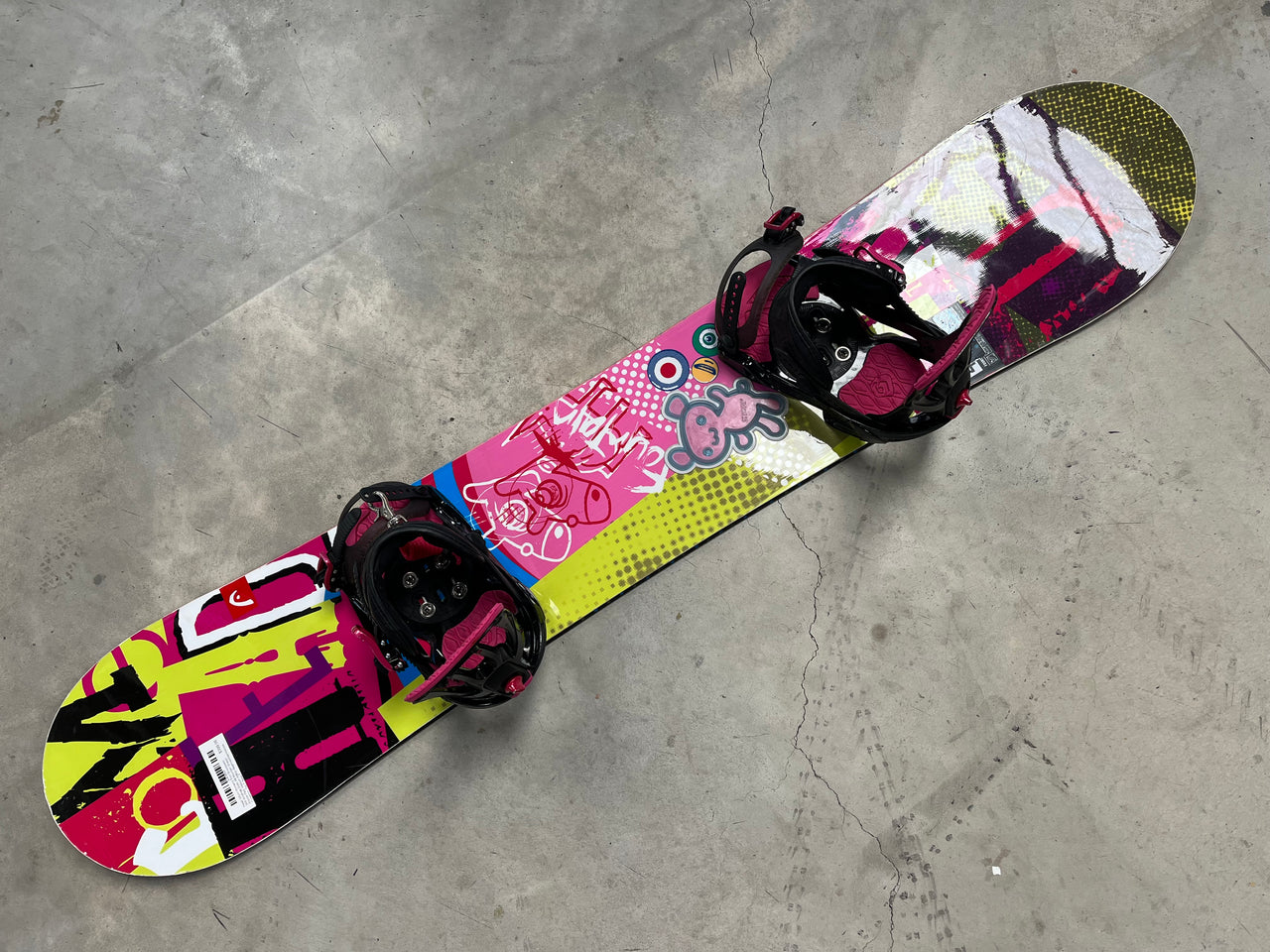 Head 145cm Women's Twin Snowboard With Bindings