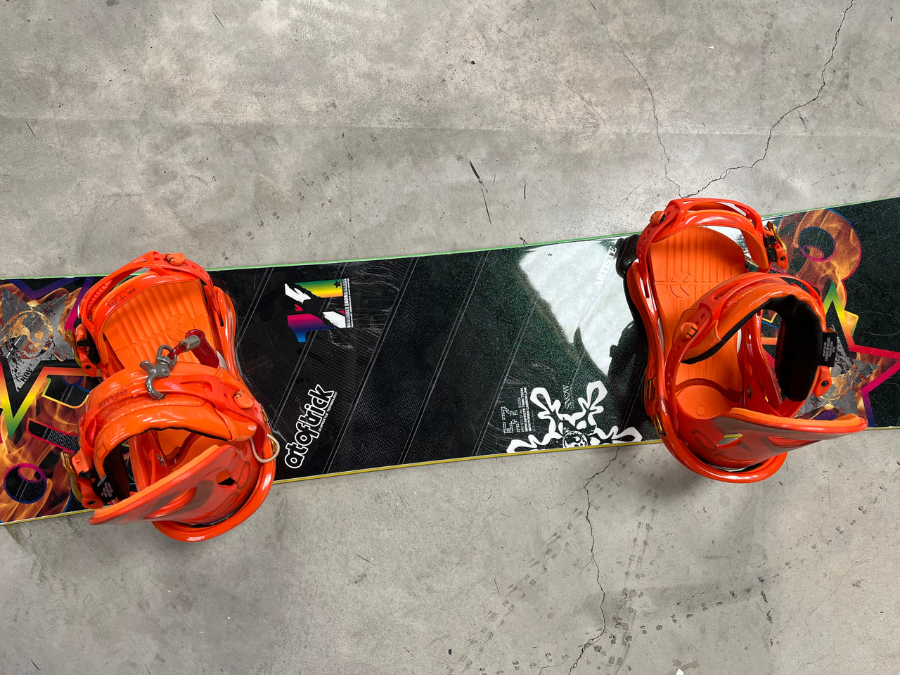 Artiste 157cm Snowboard with Flux Bindings *Excellent Condition*