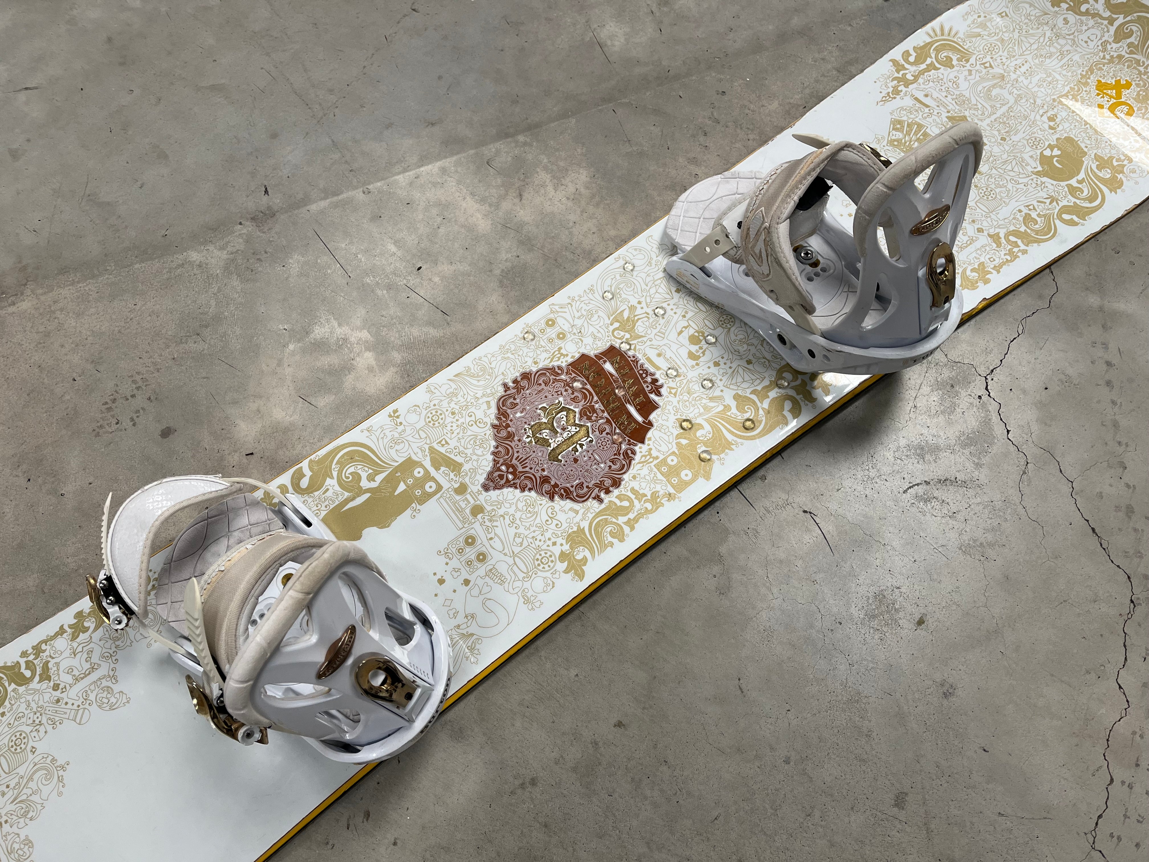 BURTON　TWIN　154　CUSTOM　Mサイズ ビンディング付き ウィンタースポーツ BURTON TWIN 154 CUSTOM Mサイズ ビンディング付き