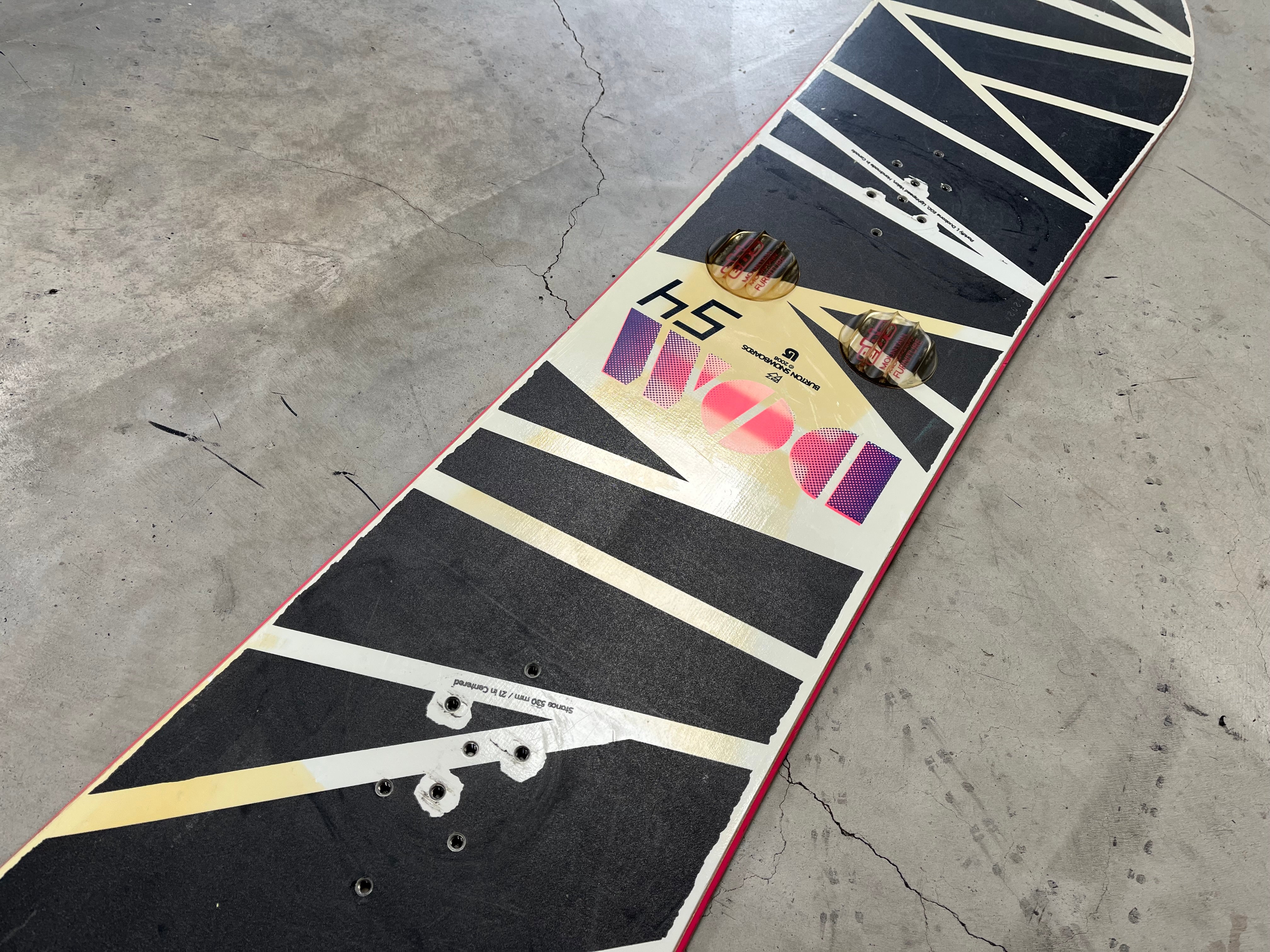 2008 Burton Dominant 154cm Women's Twin Snowboard *Excellent Condition