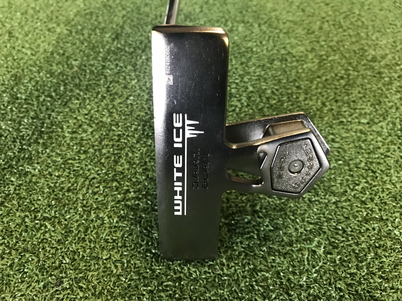 2011 Odyssey White Ice Dart Blade 34" Putter