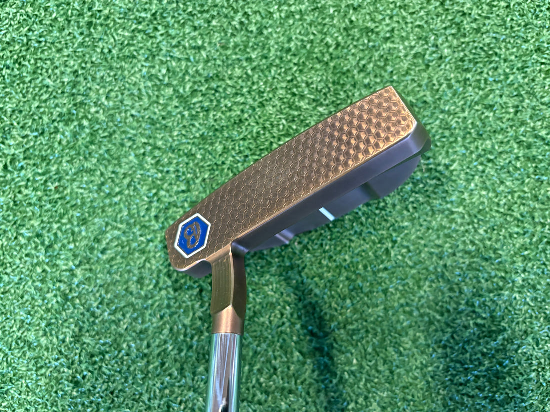 2021 Bettinardi Queen B #11 34" Putter *Excellent Condition*