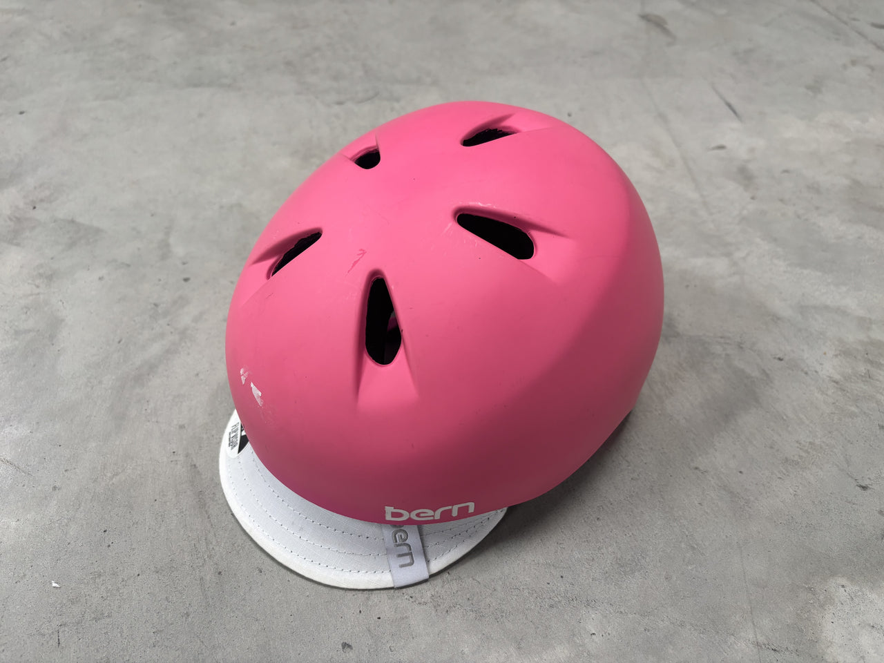 Bern Nina Zip Mold Helmet *Excellent Condition*