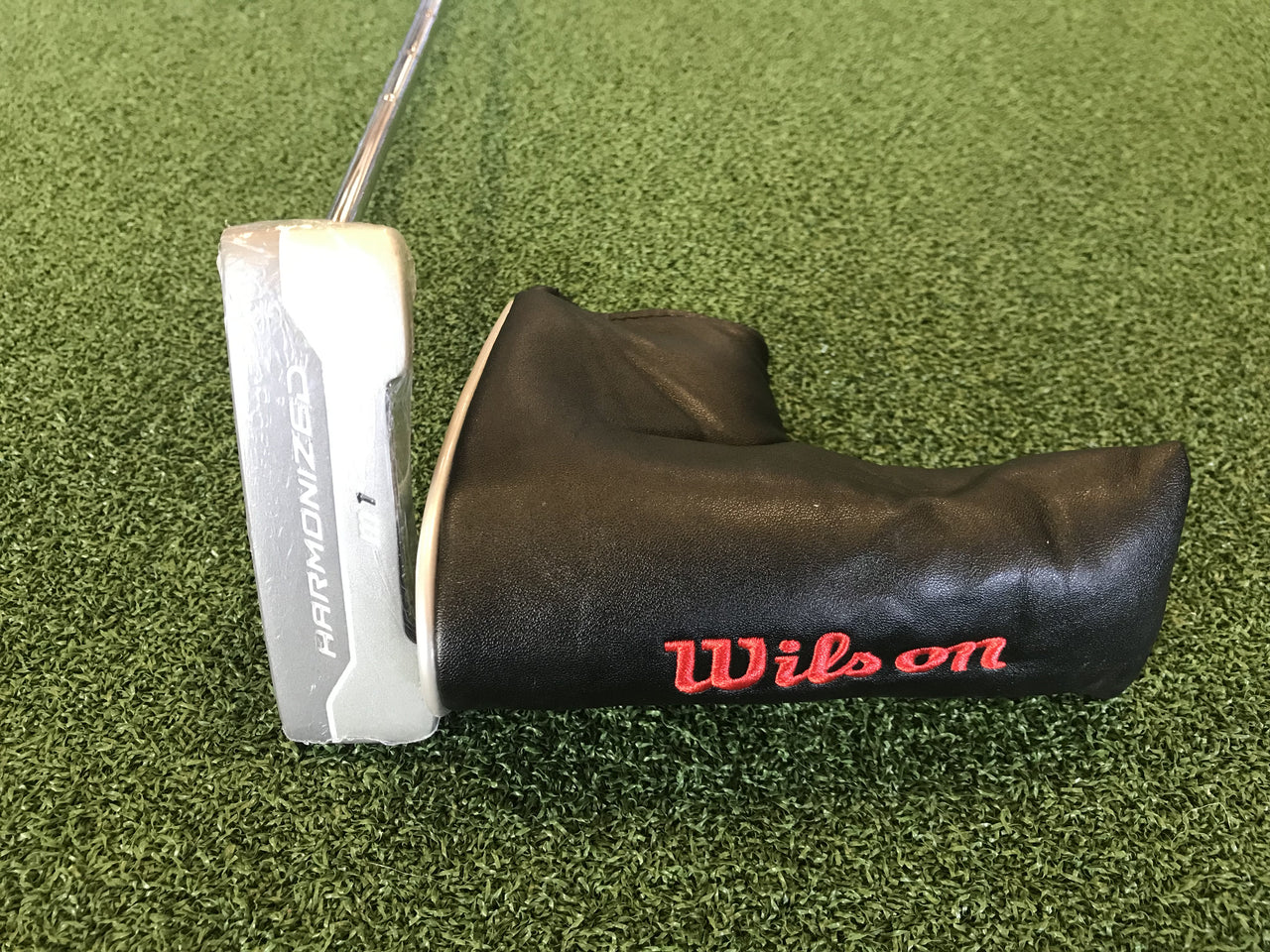*New* Wilson Harmonized M1 33" Putter With Headcover
