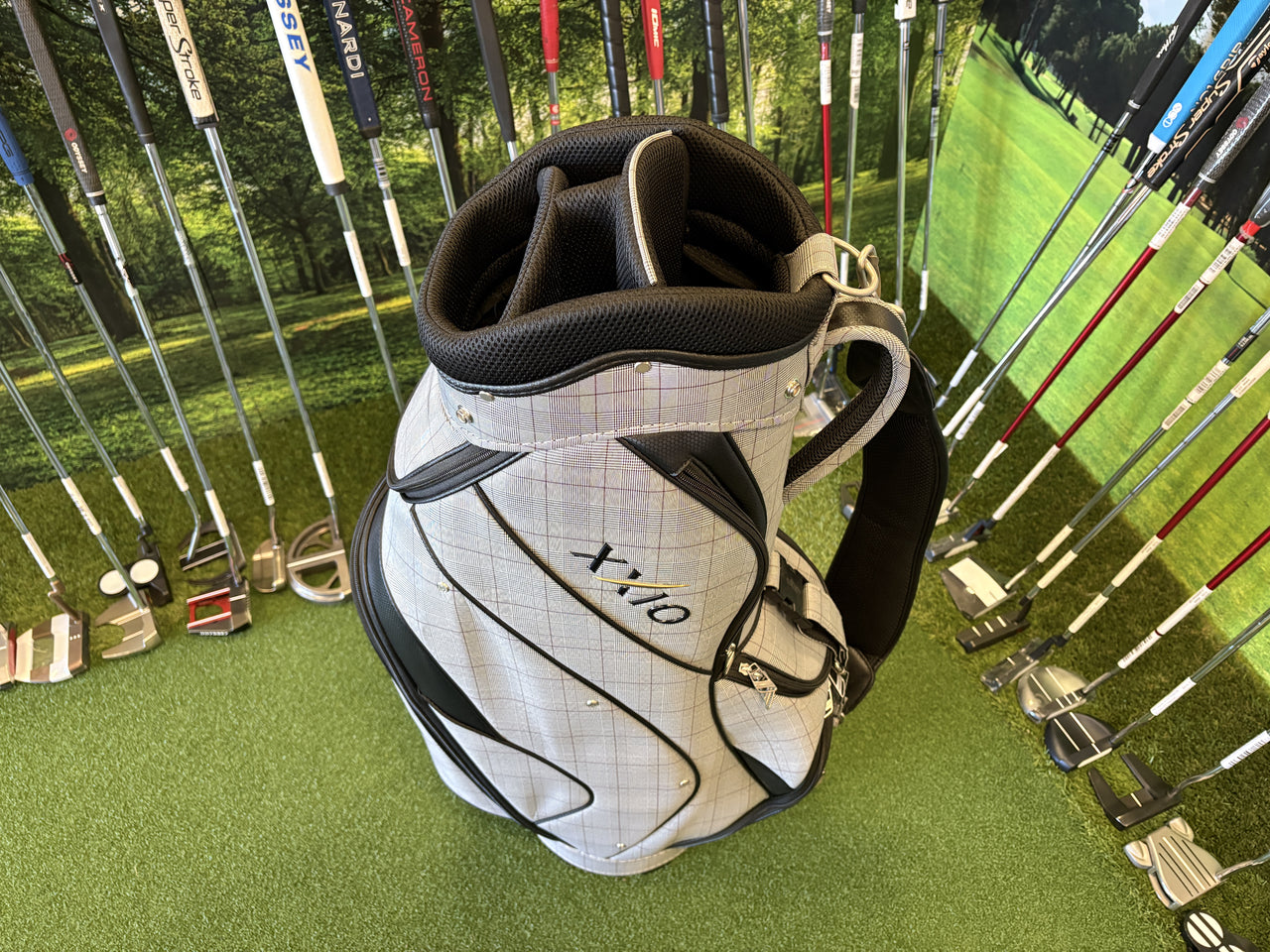 XXIO 4-Way Cart Bag *Like New*