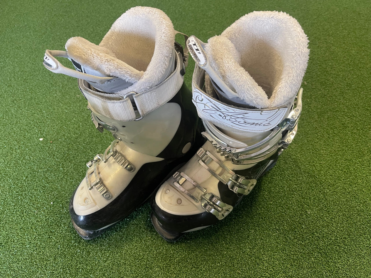 Atomic B70 Ski Boots