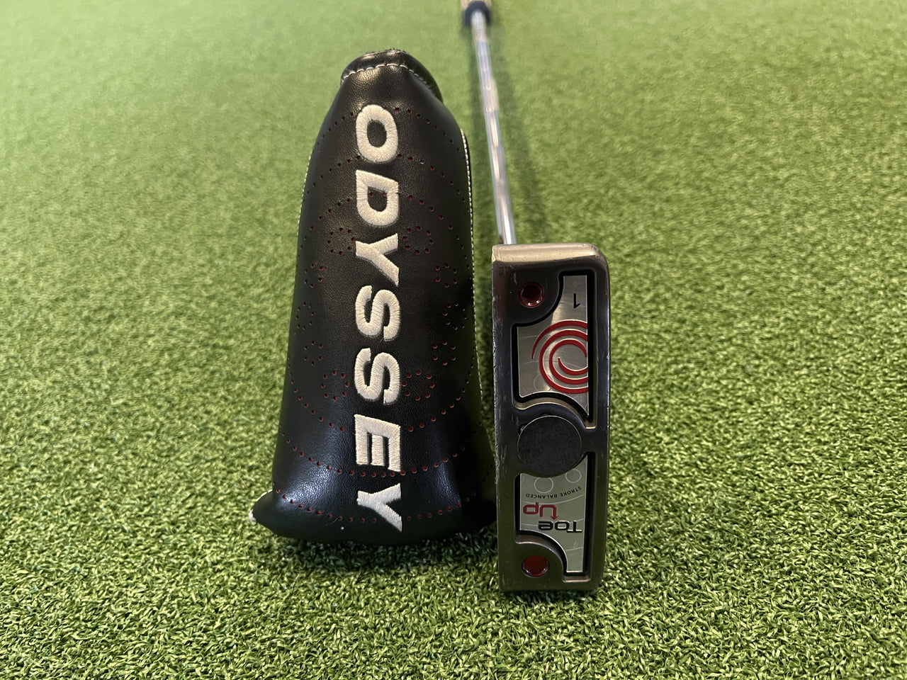 Odyssey Toe Up 1 34"Putter With Headcover