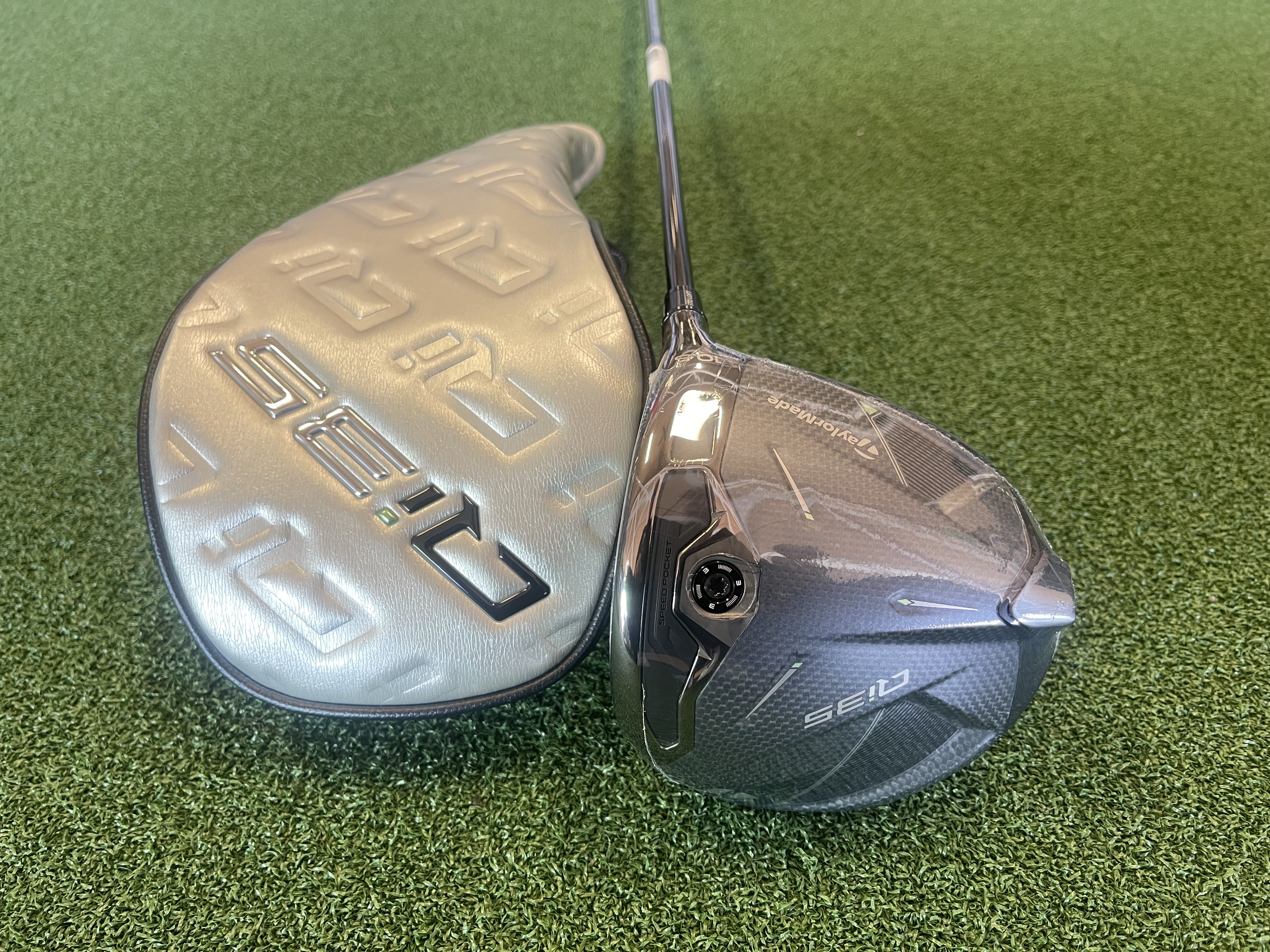 New* TaylorMade Qi35 10.5° Driver With Headcover Dexterity- R/H