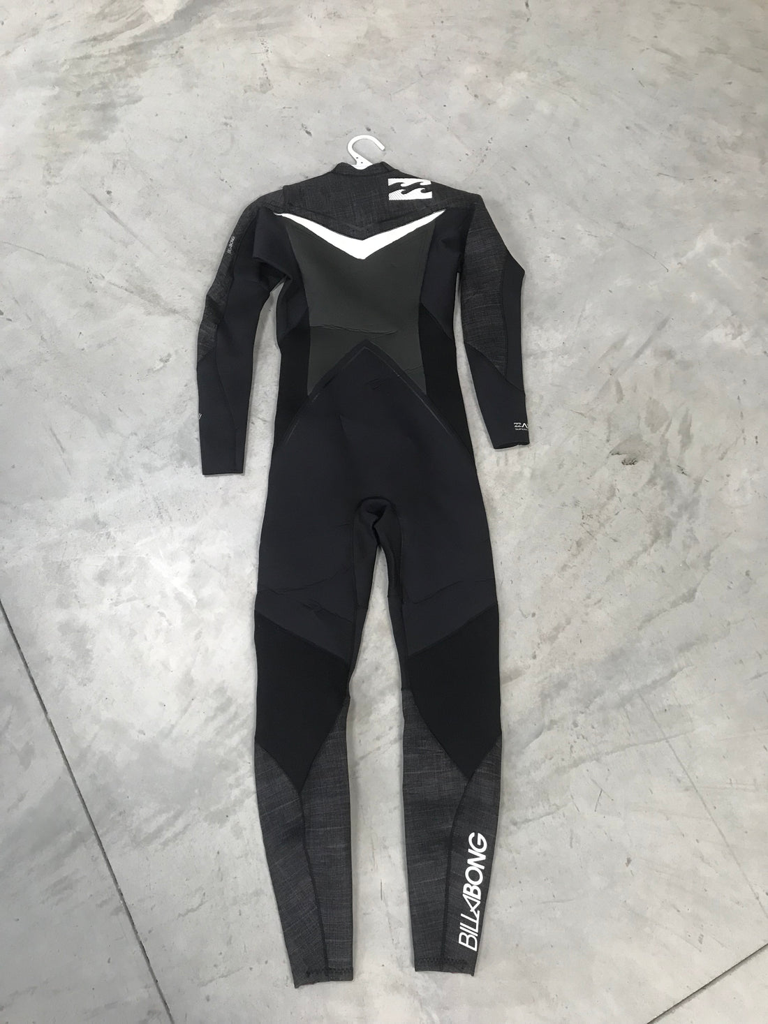 Billabong 2mm Youth Wetsuit *Excellent Condition*