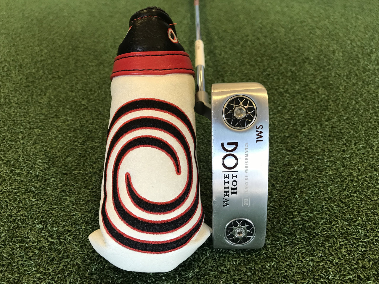 Odyssey White Hot OG #1 34" Putter With Headcover