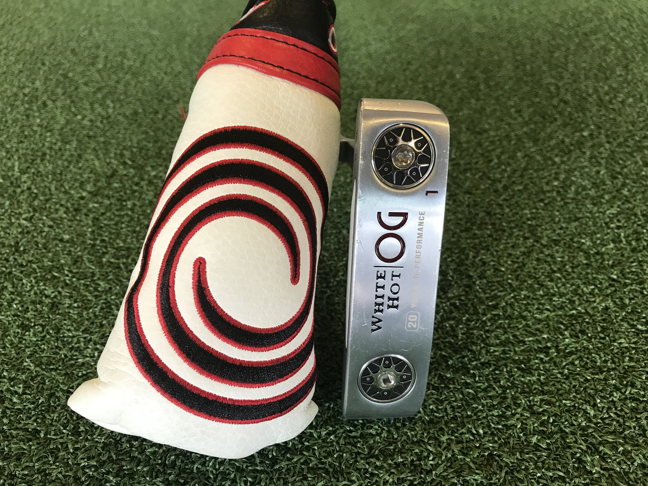 Odyssey White Hot OG #1 34" Putter With Headcover