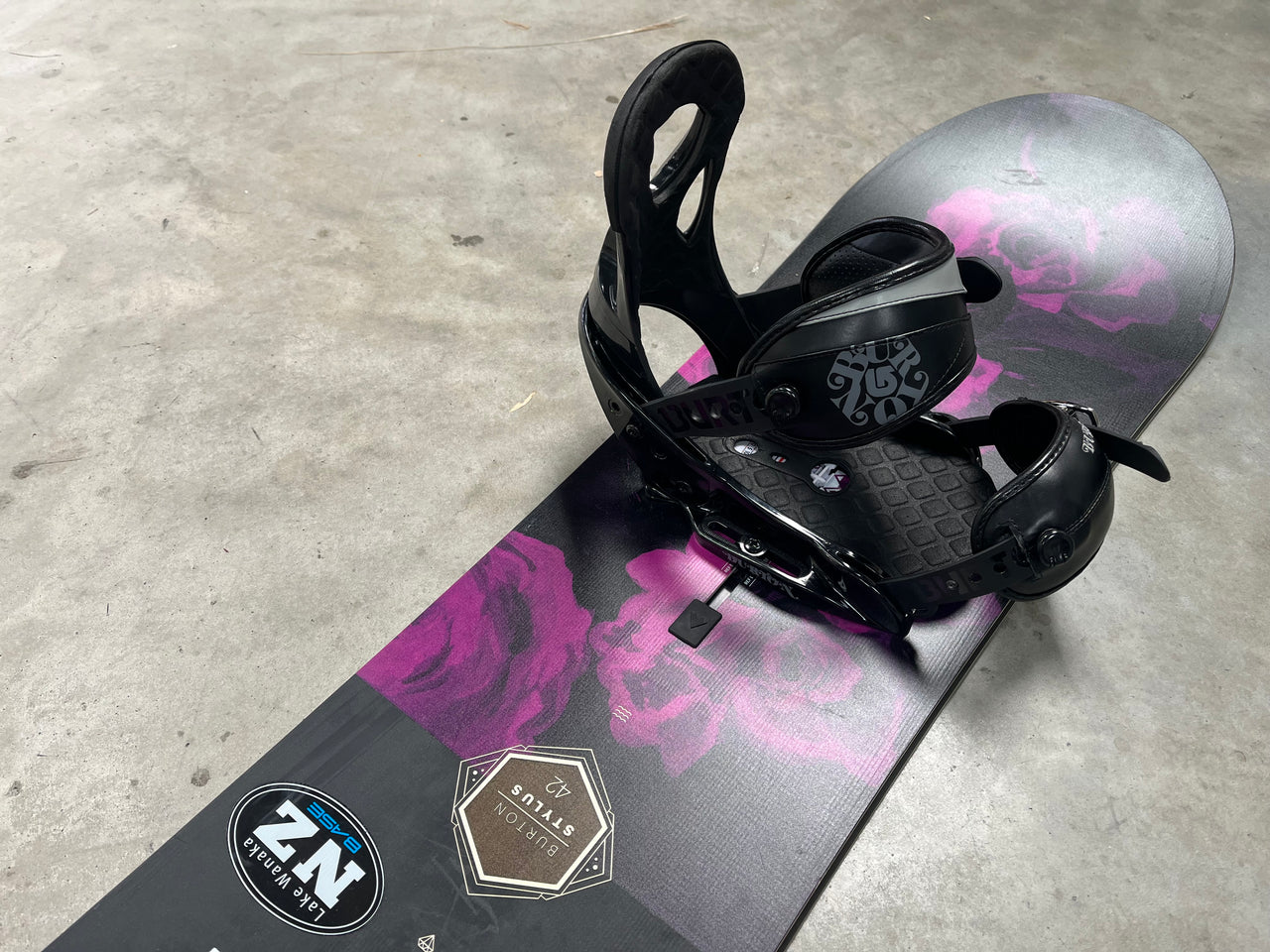 Burton Stylus 42 142cm Ladies Snowboard With Bindings *Like New*