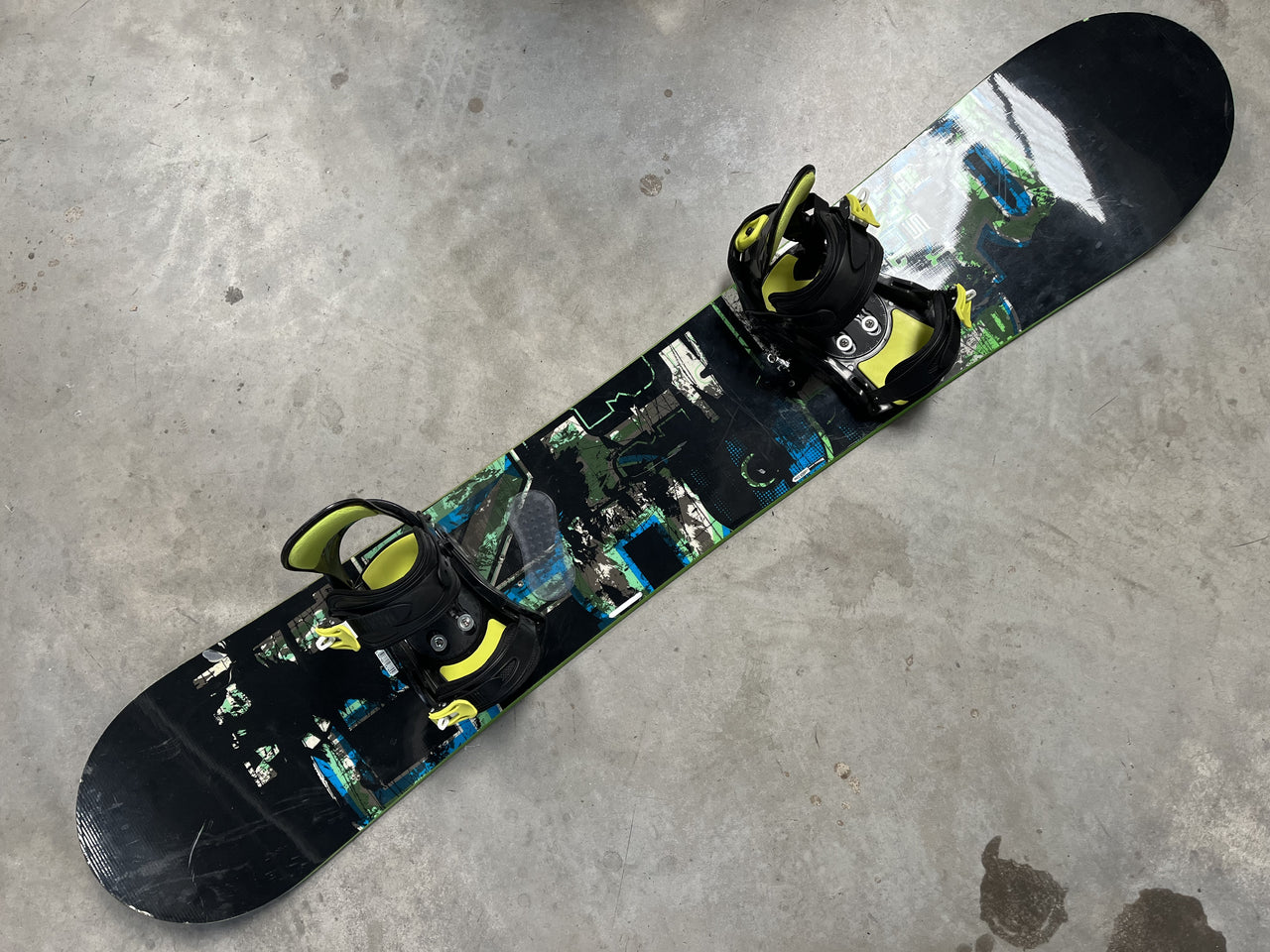 Rossignol Circuit 165cm Snowboard With Medium Bindings *Excellent Condition*