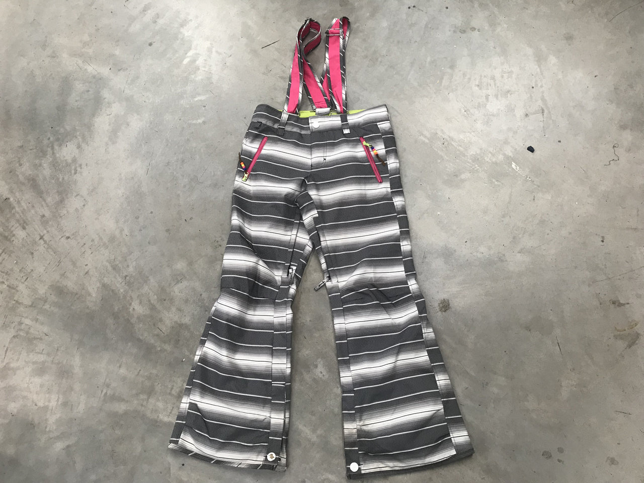 X-Nix Women's Snow Pants Size- Small Condition- 7