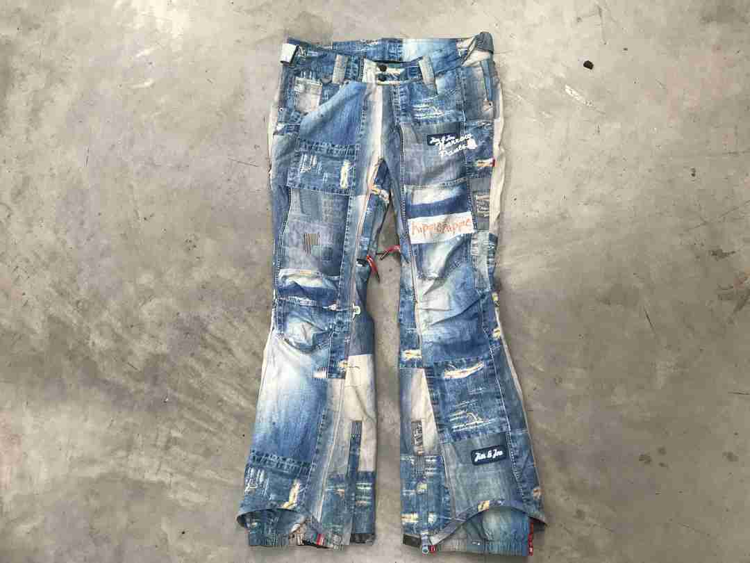 Mountain Rockstar Women's Snow Pants Size- Medium Condition- 7.5