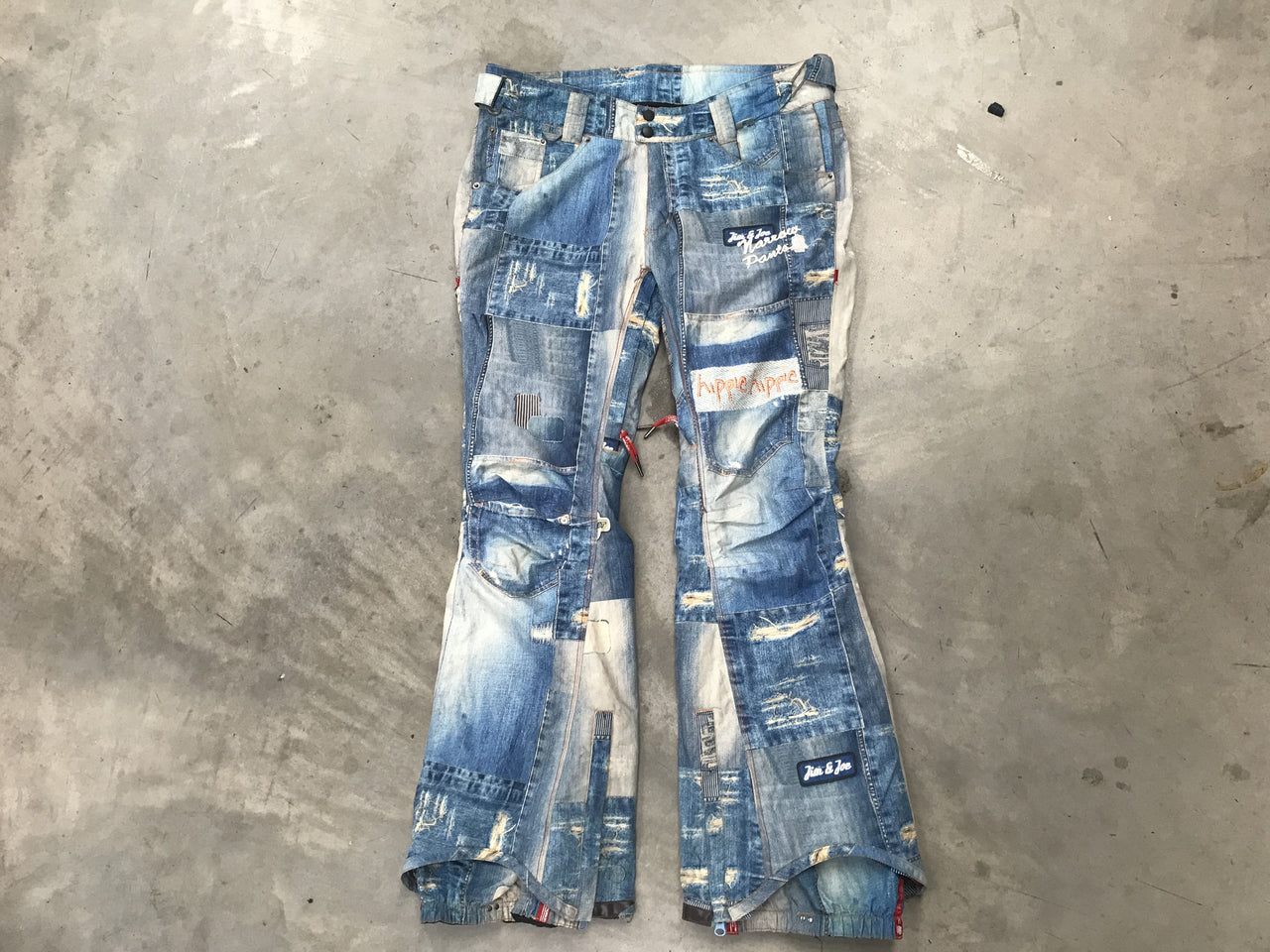 Mountain Rockstar Women's Snow Pants Size- Medium Condition- 7.5