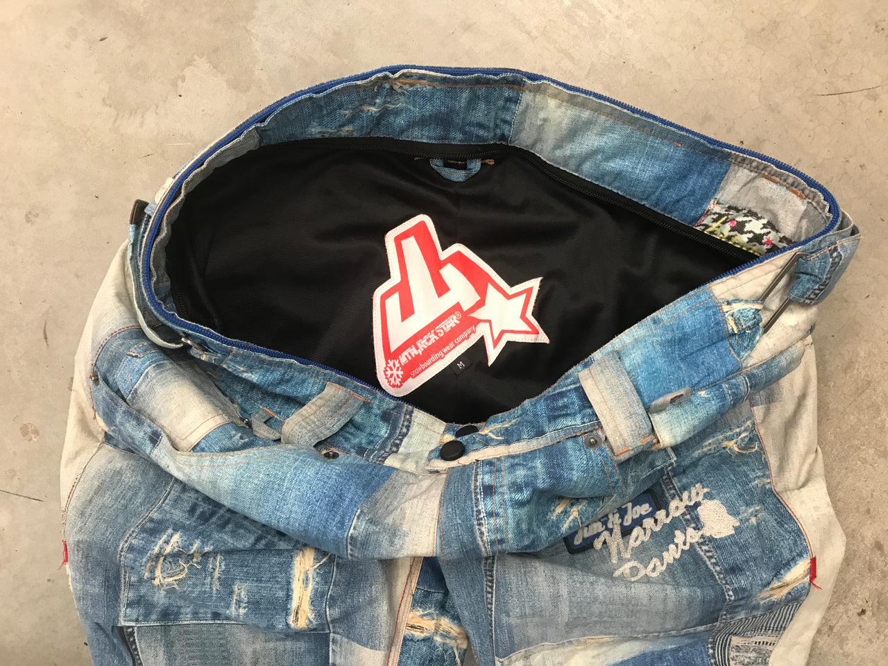 Mountain Rockstar Women's Snow Pants Size- Medium Condition- 7.5