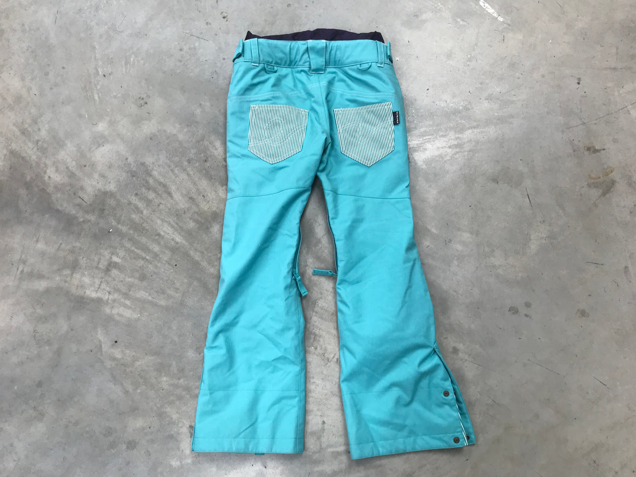 Estivo Women's Flare Snow Pants Size- Small Condition- 8