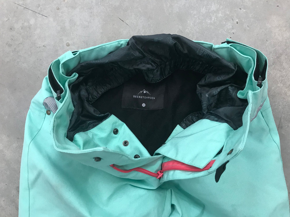 Secret Garden Women's Snow Pants Size- Extra Small Condition- 7.5