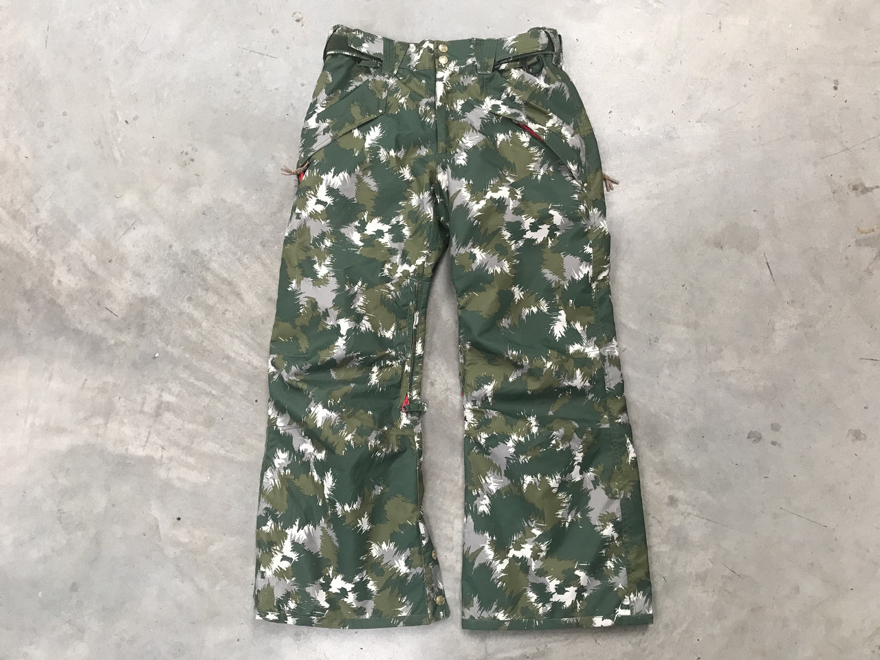 Arg Women's Green Pattern Snow Pants Size- Small Condition- 8
