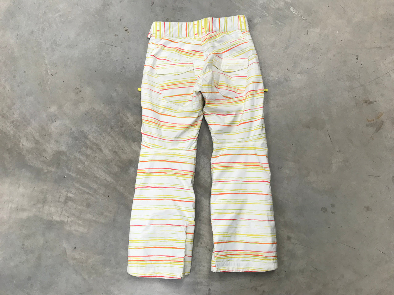 Discente Women's White/Stripe Snow Pants Size- Medium Condition- 7.5