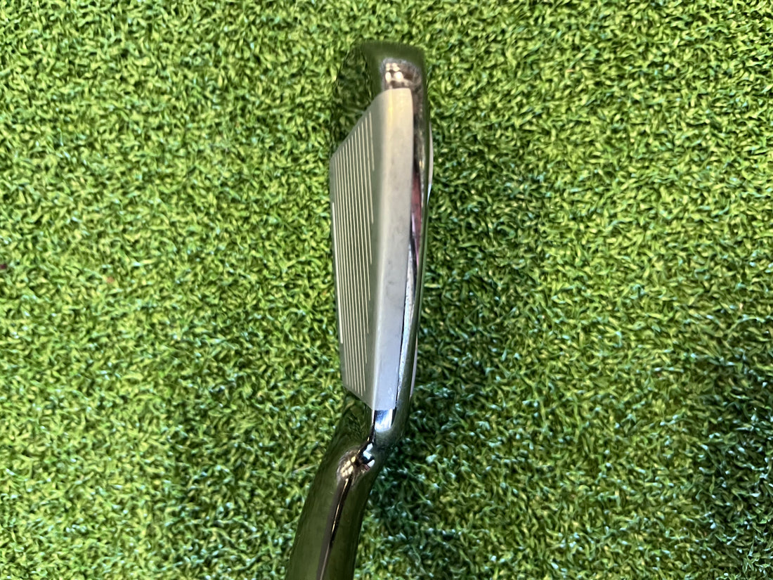 TaylorMade Burner 4 Iron Dexterity- R/H Flex- Regular Condition- 8 Shaft- Burner Superfast Grip- TaylorMade