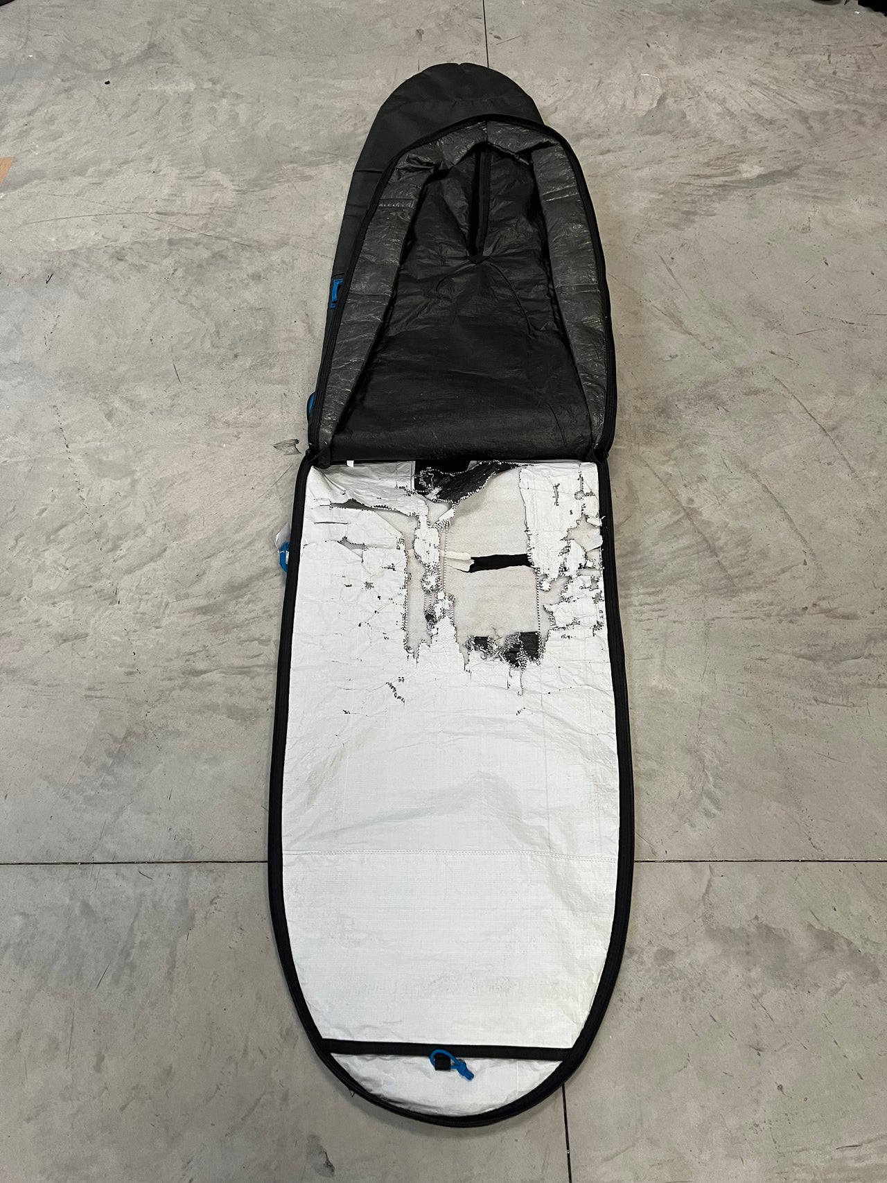 FCS 9'2 Surfboard Bag *Ripping on inside & Missing x2 Zipper Pull-Tab*