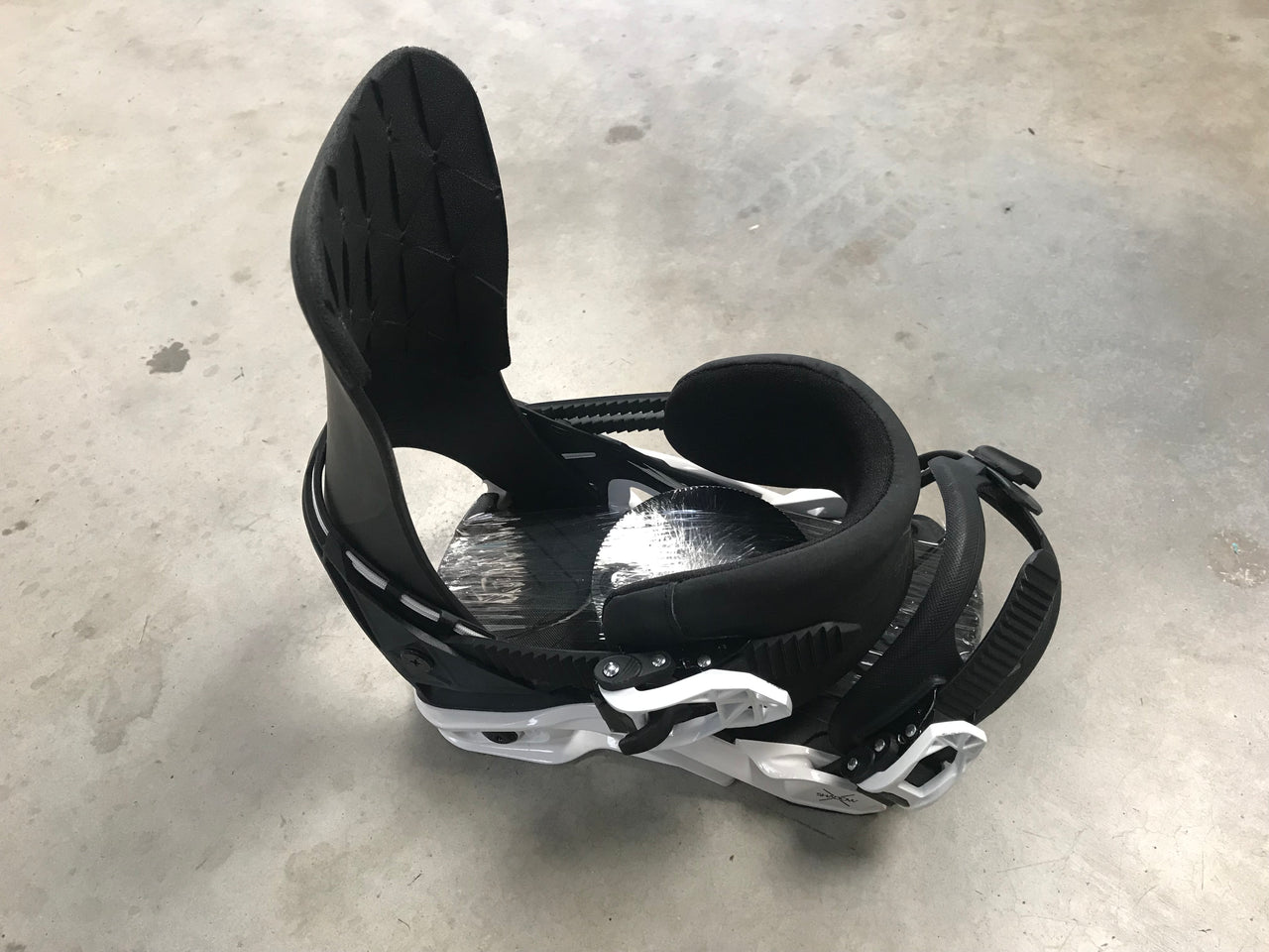 Salomon Shadow Medium Snowboard Bindings *Excellent Condition*