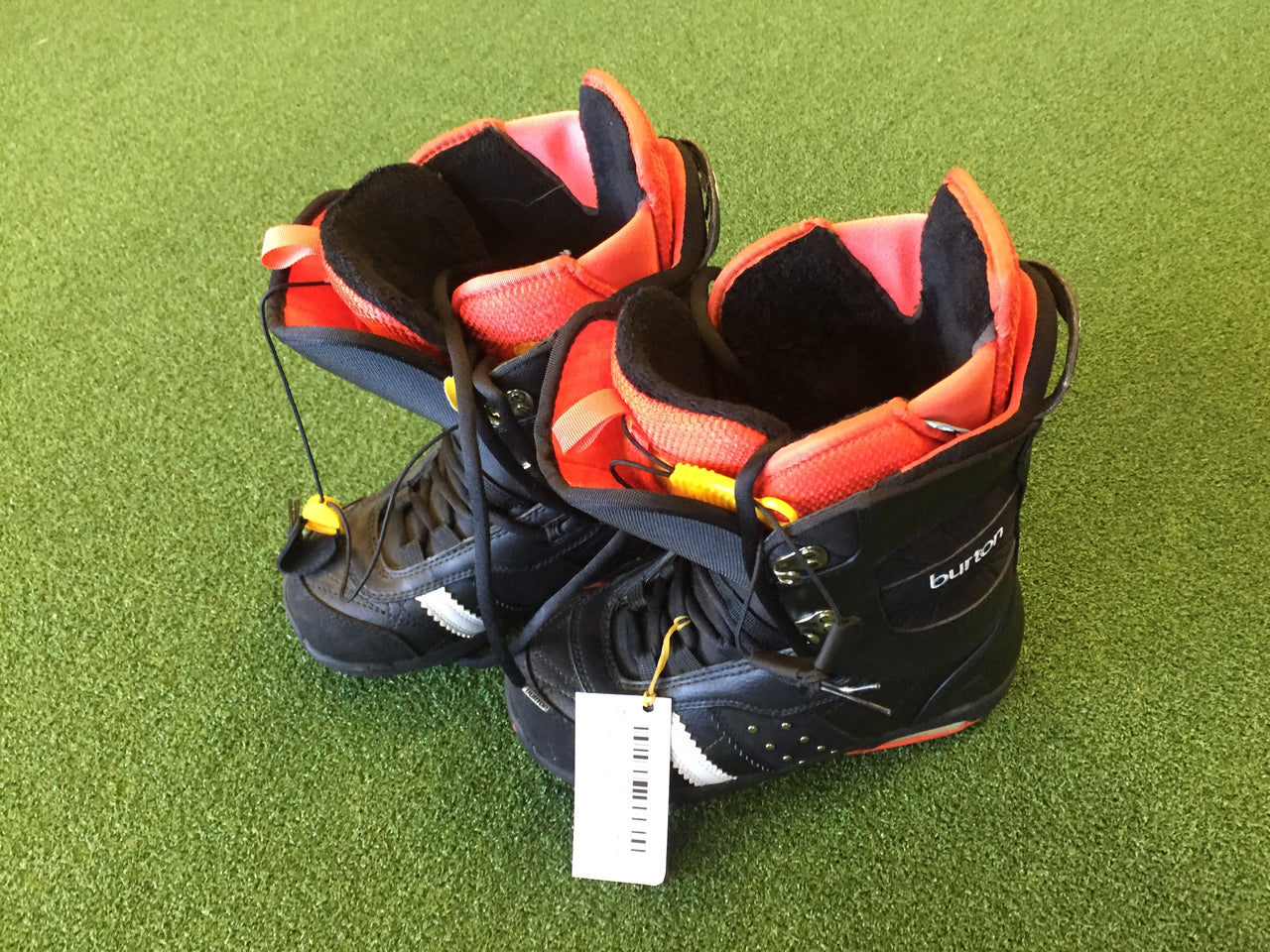 Burton Sapphire 23cm US6 Snowboard Boots with Traditional Lacing *Excellent Condition*