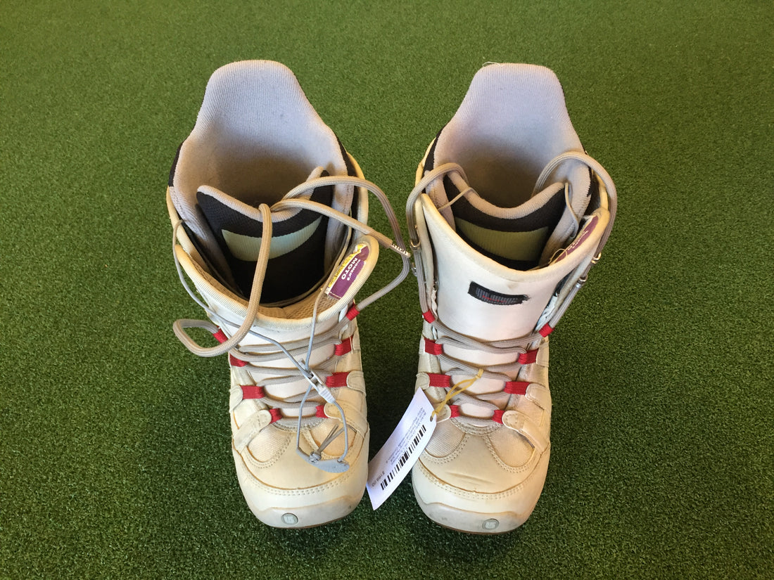 Burton Moto 23.5cm US6.5 Snowboard Boots with Traditional Lacing *Excellent Condition*
