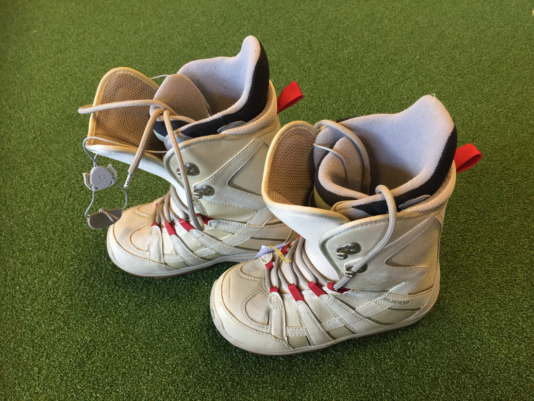 Burton Moto 23.5cm US6.5 Snowboard Boots with Traditional Lacing *Excellent Condition*