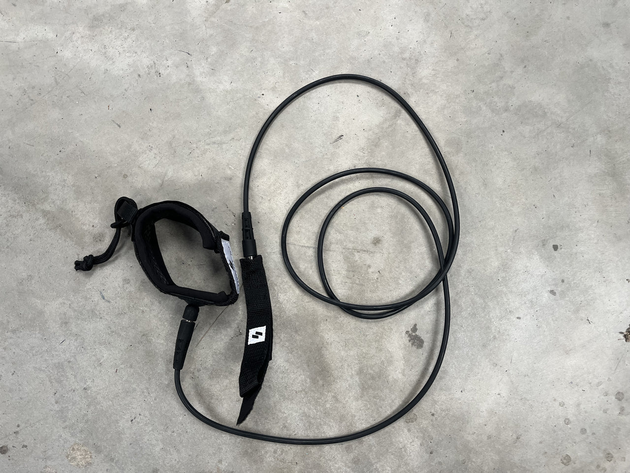 Syndicate.JPN 2m Surfboard Leash *Like New*