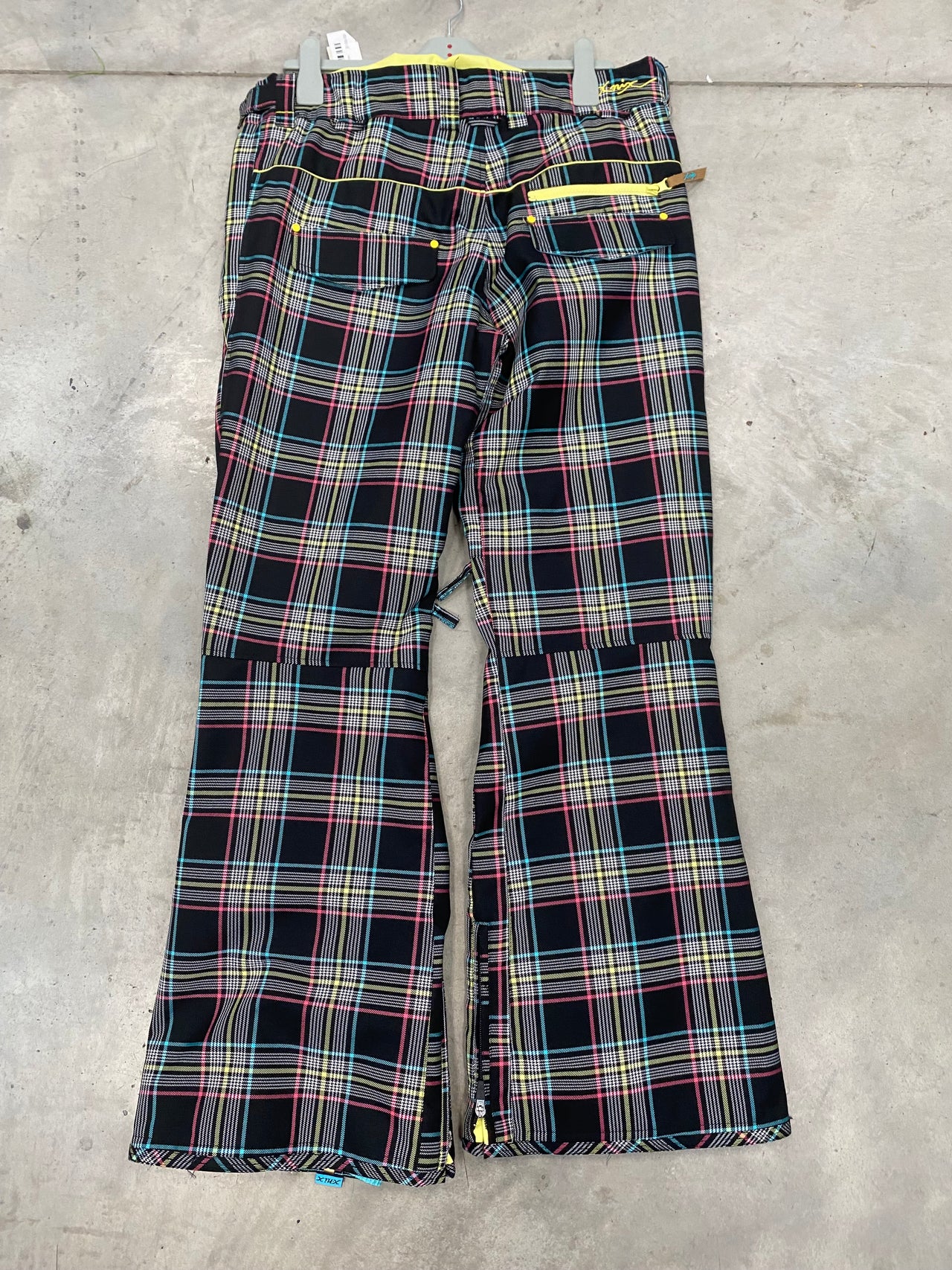 X-NIX Women's Black Snow Pants Size Large *Like New*