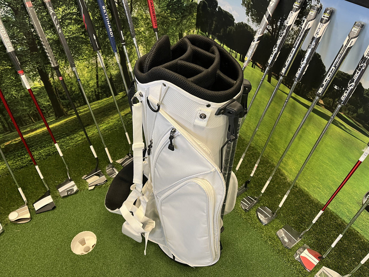 White 7-Way Stand Bag *Excellent Condition*