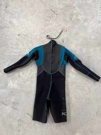 Peak Men's Medium 3mm Long Arm Short Leg Wetsuit *Has hole at base of zip - Can't be done up on your own*