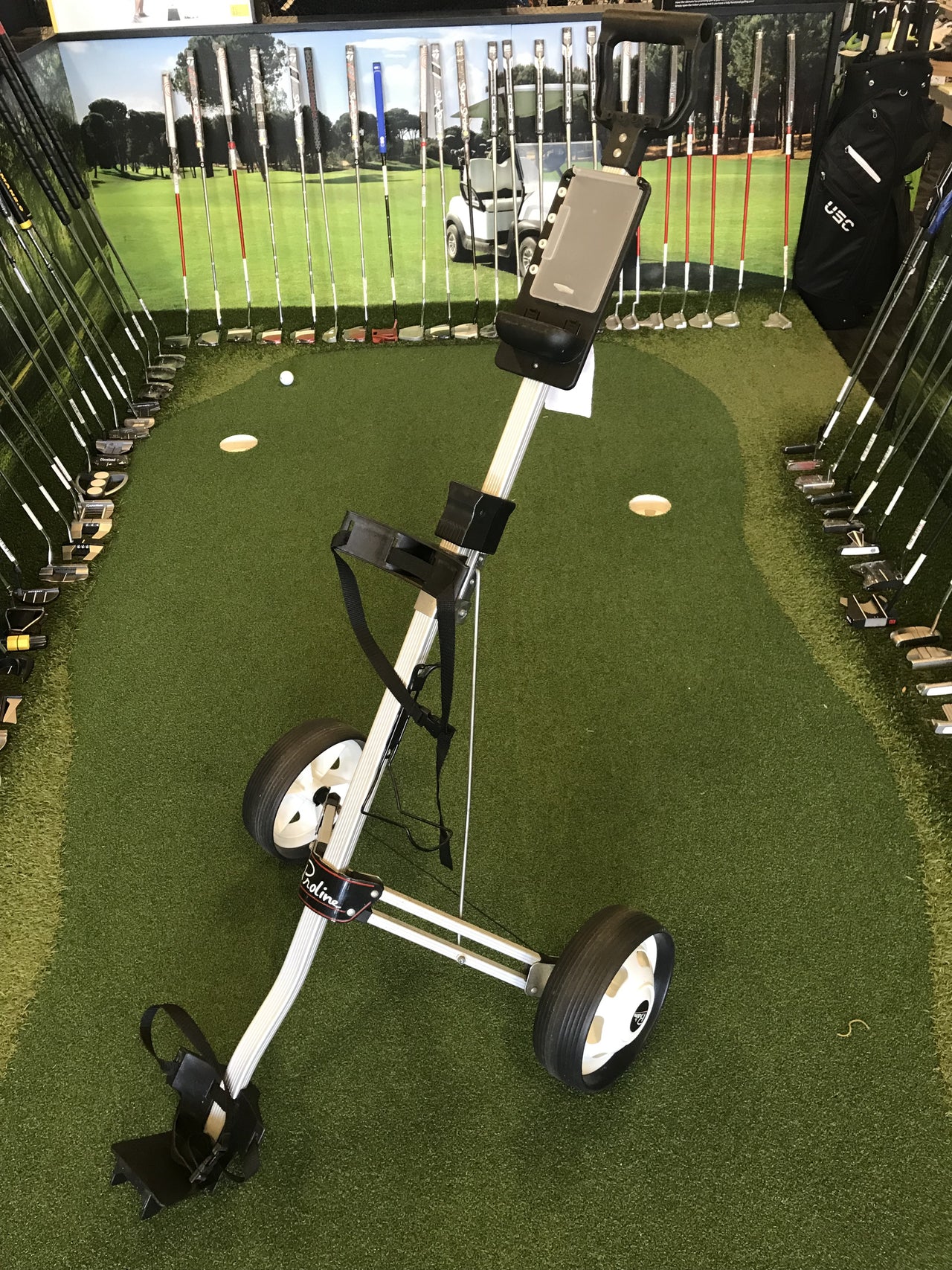 Brosnan ProLine 2-Wheel Trundler *Faulty Top Strap*