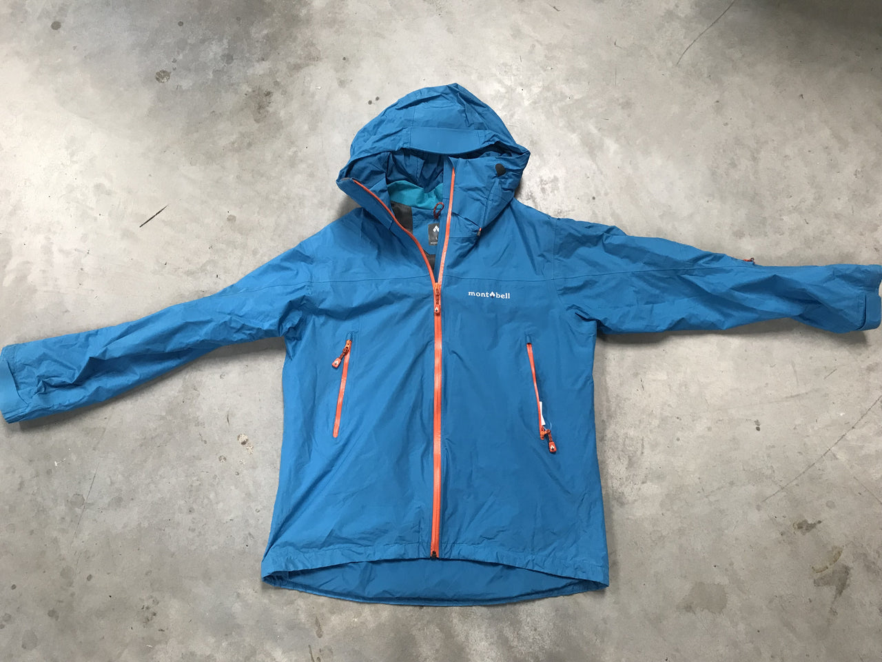 Mont-Bell Mens Ski / Snowboard Jacket *Excellent Condition*